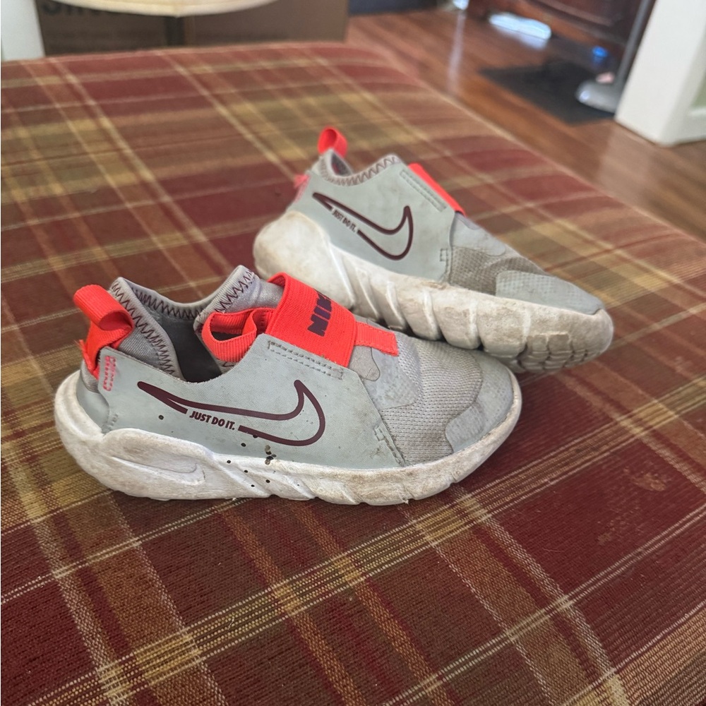Nike Kids Sneakers in Gray and Orange